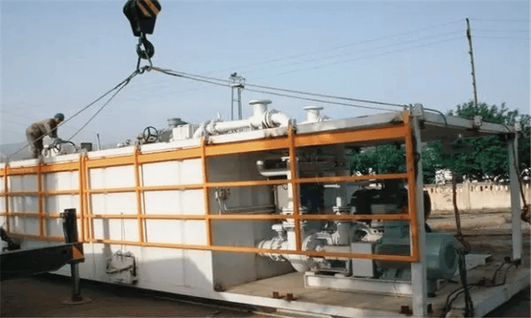 Solid control system for drilling mud tank