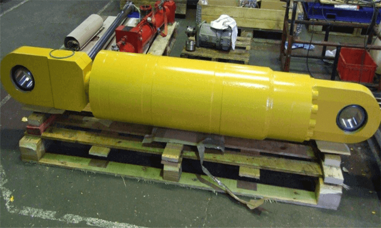 Hydraulic cylinders or hydraulic rams