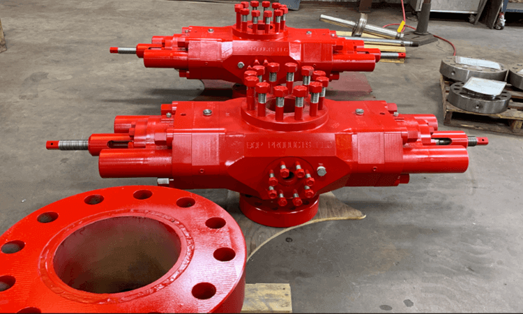 Double ram blowout preventer